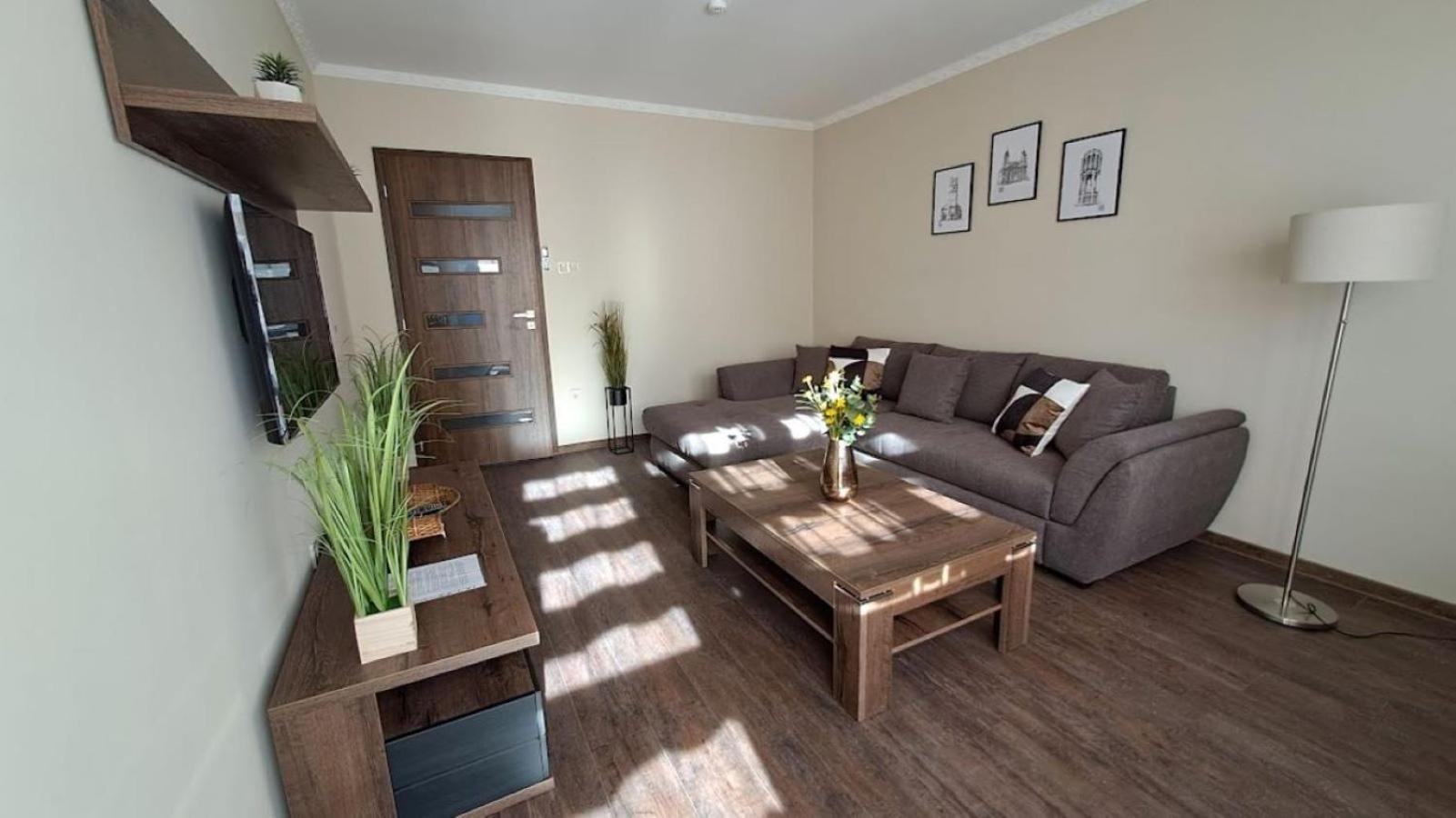 Szilfak City Apartman ไฮจ์ดุสโซบอสโล ภายนอก รูปภาพ