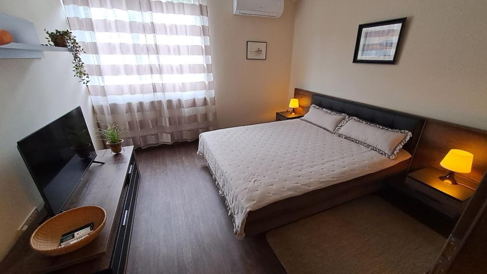 Szilfak City Apartman ไฮจ์ดุสโซบอสโล ภายนอก รูปภาพ