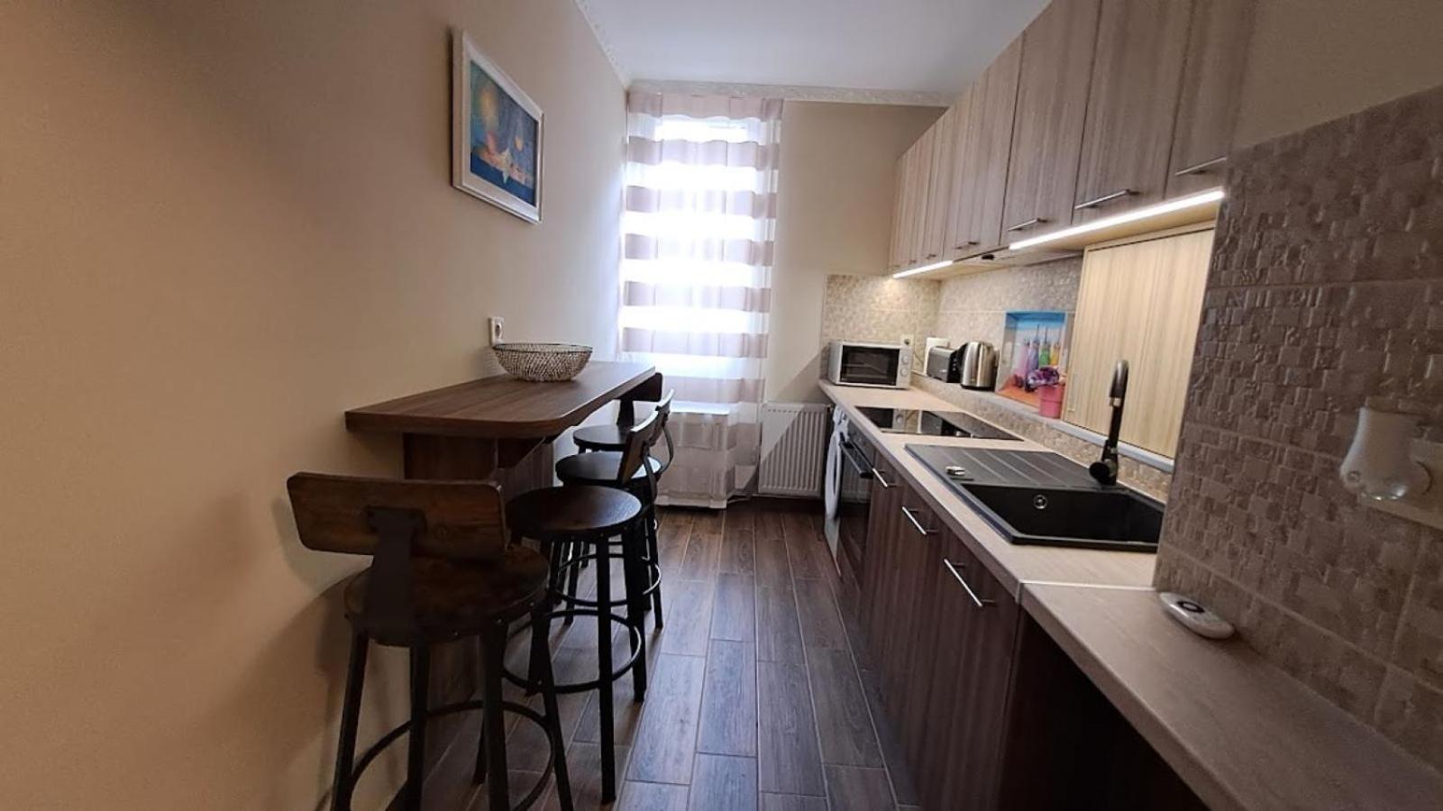 Szilfak City Apartman ไฮจ์ดุสโซบอสโล ภายนอก รูปภาพ