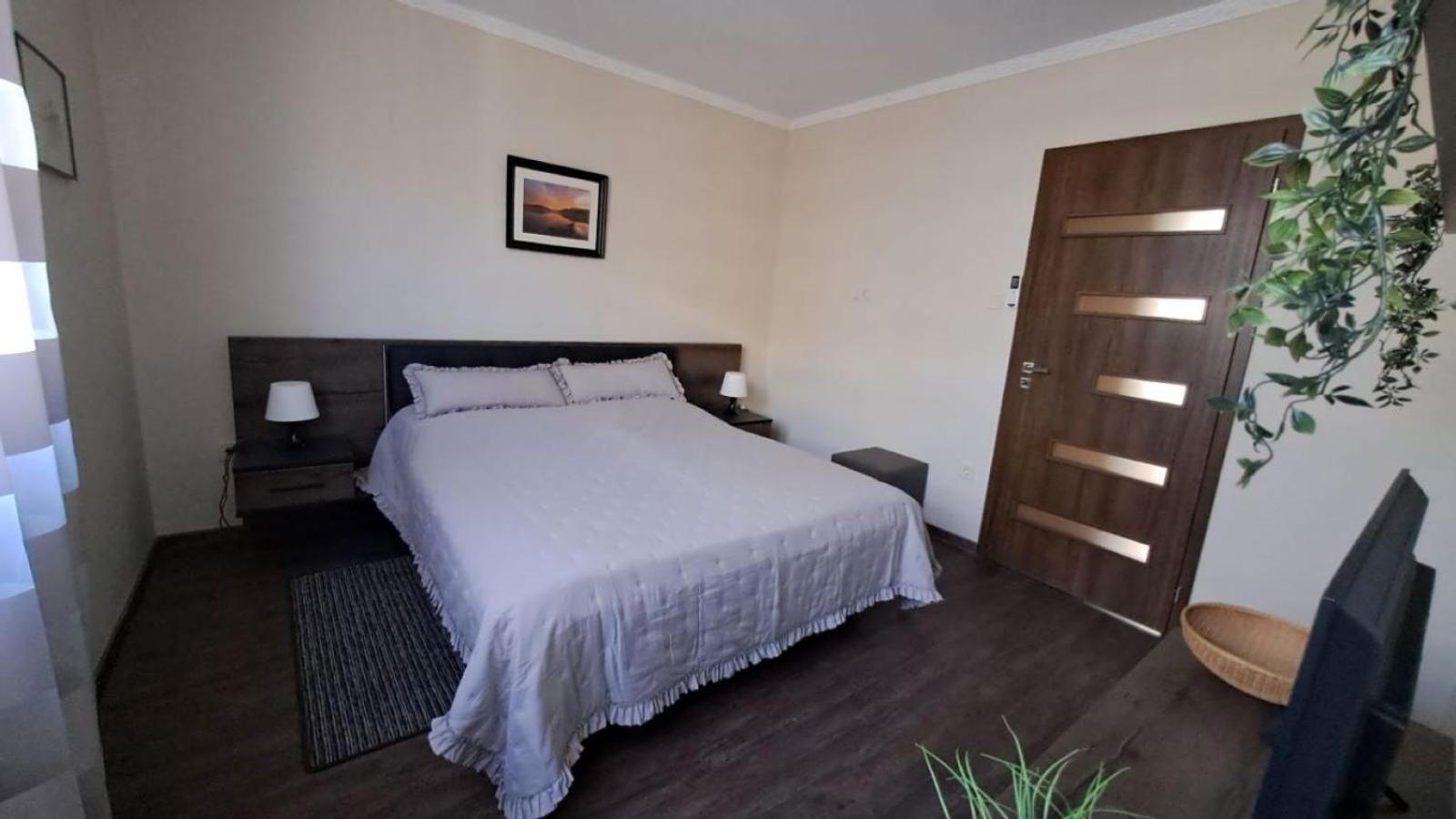 Szilfak City Apartman ไฮจ์ดุสโซบอสโล ภายนอก รูปภาพ