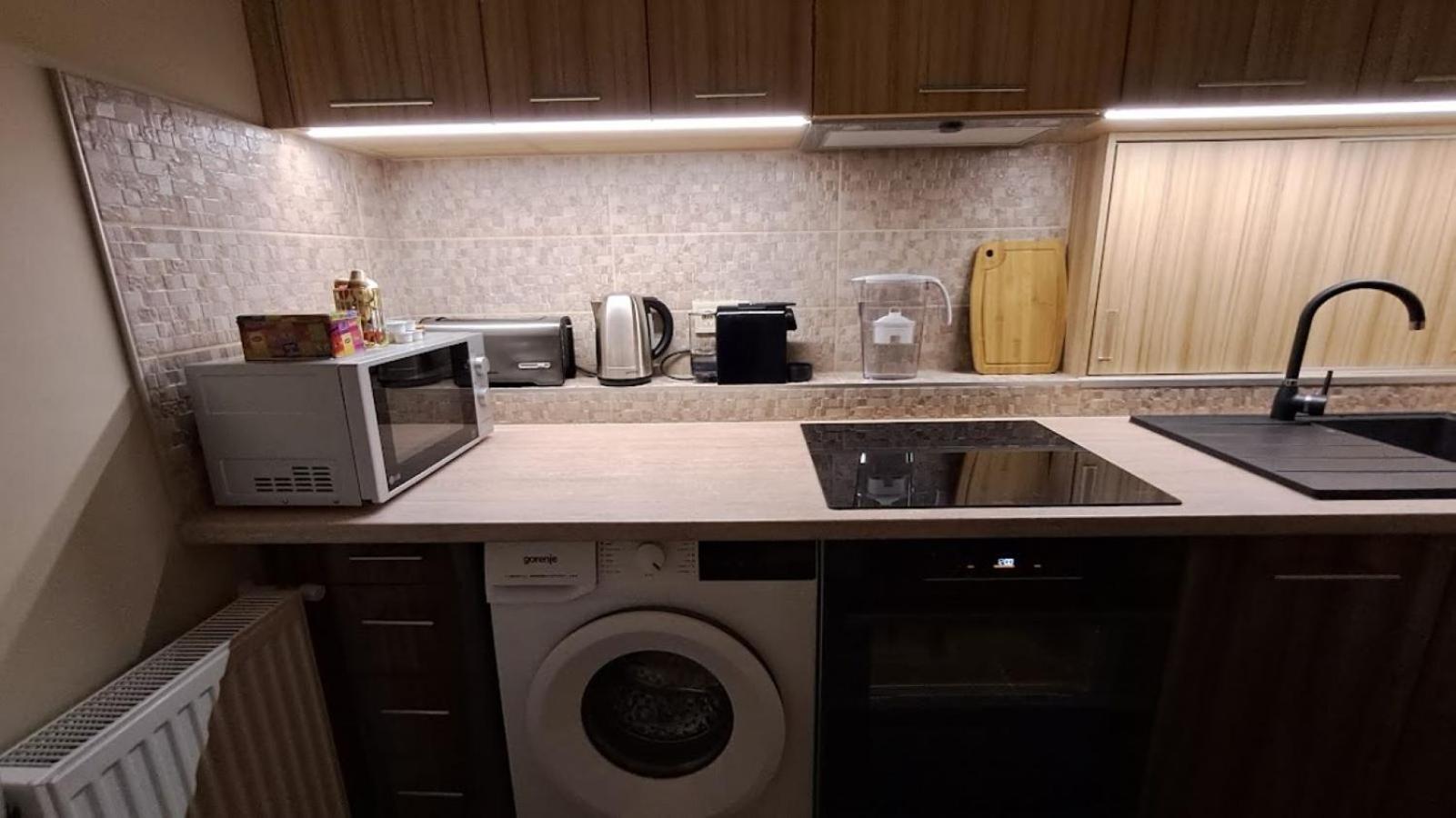 Szilfak City Apartman ไฮจ์ดุสโซบอสโล ภายนอก รูปภาพ