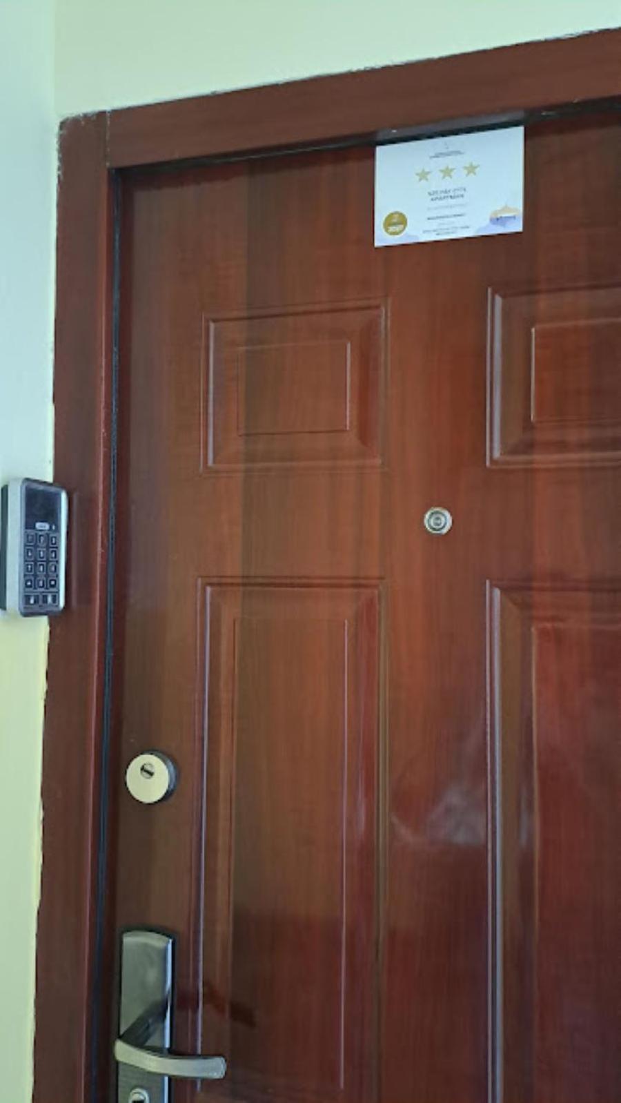 Szilfak City Apartman ไฮจ์ดุสโซบอสโล ภายนอก รูปภาพ